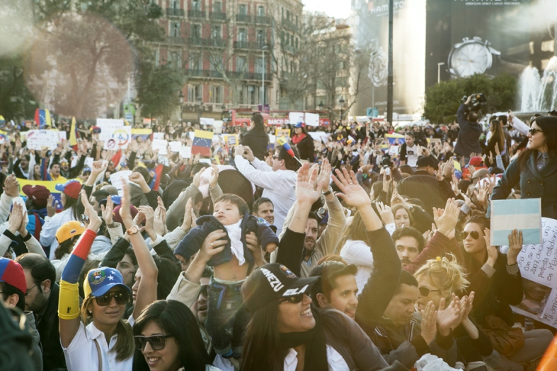 El mundo tiene que saber lo que pasa en Venezuela. Manifestación del 22 de febrero en Barcelona. 